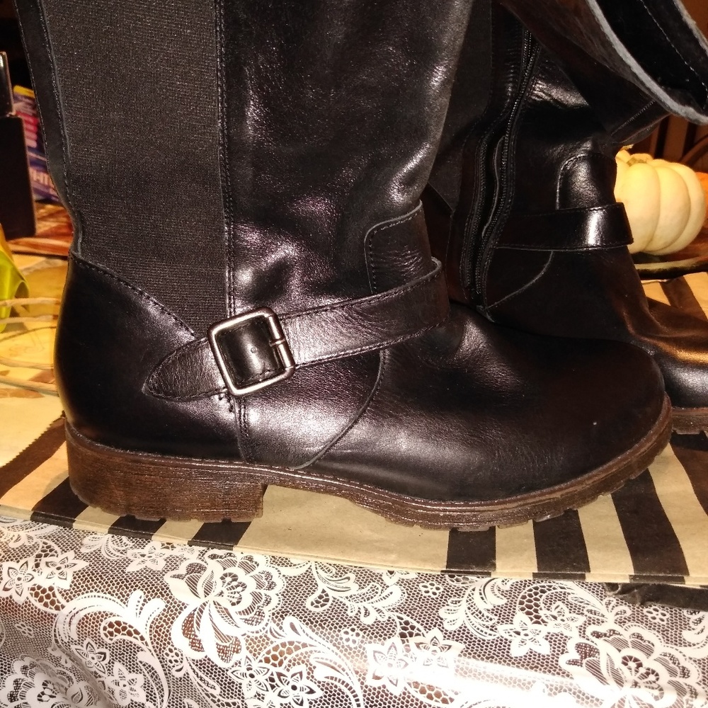 Boots - Picture 3 of 4
